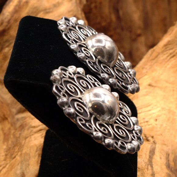 Vintage Concho Domed & Swirly Sterling Silver Stud Earrings Mexico Clip-on - Picture 3 of 9